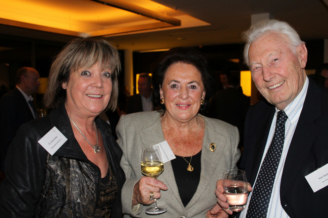 Dr. Ursula  Zenker (Geschäftsführende Vorsitzende Bildungsakademie Mittweida e.V.), Elfriede van der Eerde-Hildebrandt (Gast von FORUM TIBERIUS), Peter Daetz (Kuratoriumsvorsitzender Daetz Stiftung) (v.l.n.r.)